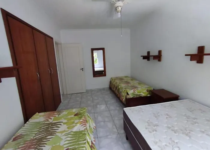 Apartamento no Centro de Pitangueiras, Guarujá - a 100m da Praia