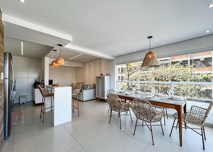 Apto Enseada Guarujá com Terraço Gourmet a 5 minutos da praia